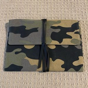 Stella & Dot camo clutch with floral lining  NWOT very cute!